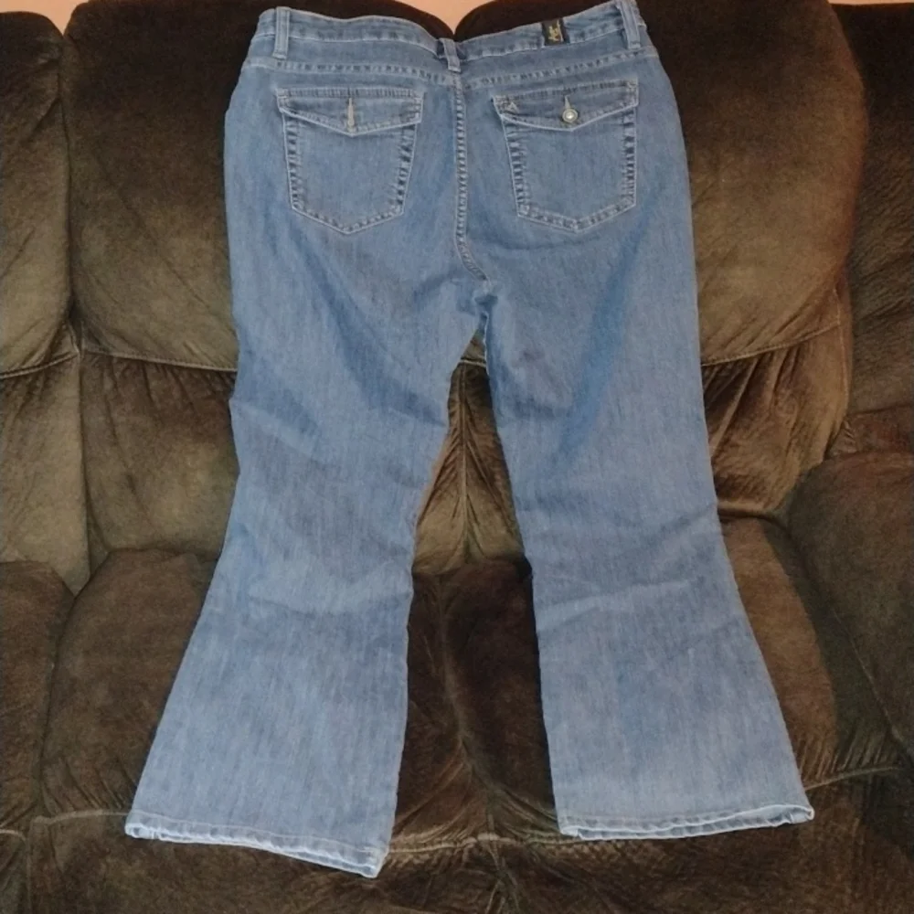 Aura Wrangler boot cut jeans - Picture 6 of 7